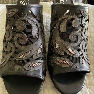 BRIGHTON Revue Bench Made Heels Black Leather 10M ✨✨Never worn✨✨